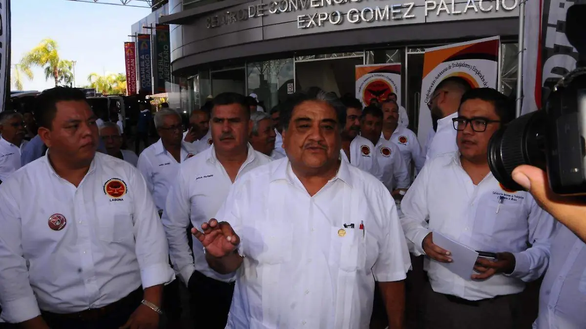 21 Toma protesta como dirigente de CATEM Laguna